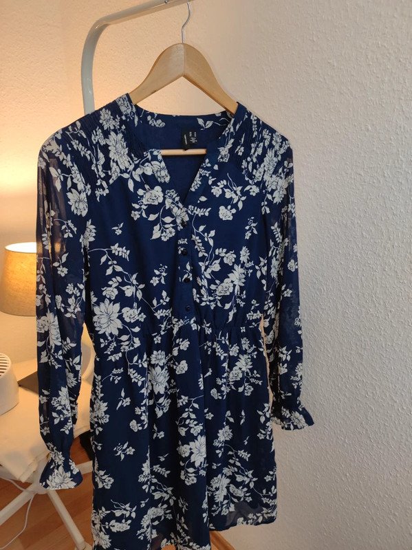 Wunderschönes Kleid mit durchsichtigen Ärmeln!