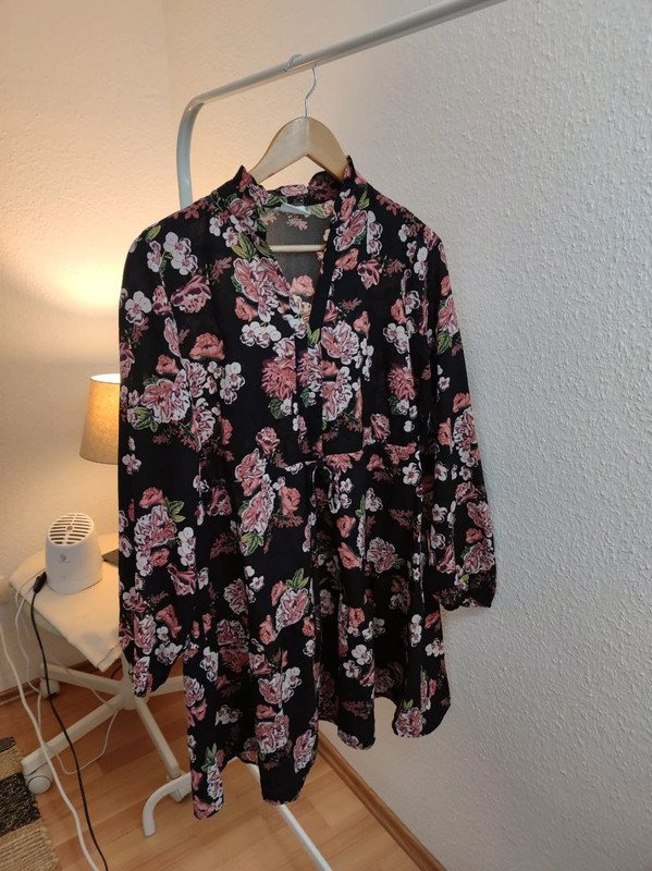Schönes Langärmelkleid