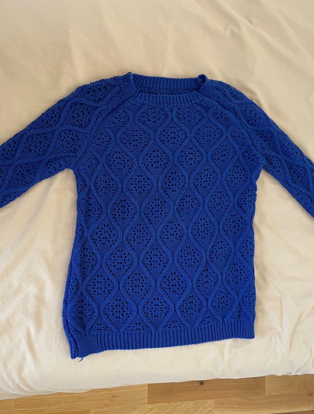 Blauer gemütlicher Pulli