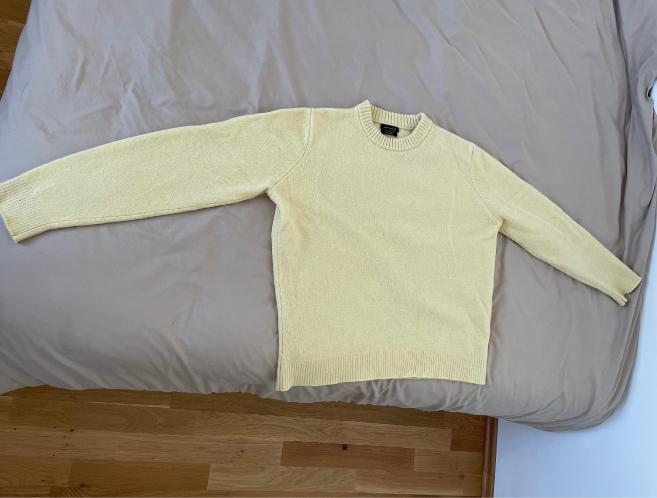 Gelber Woll-Pulli