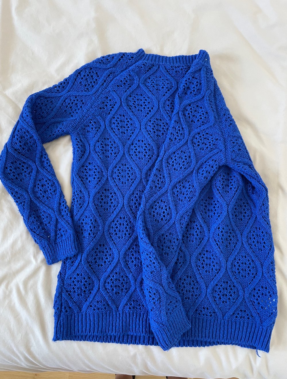 Blauer gemütlicher Pulli