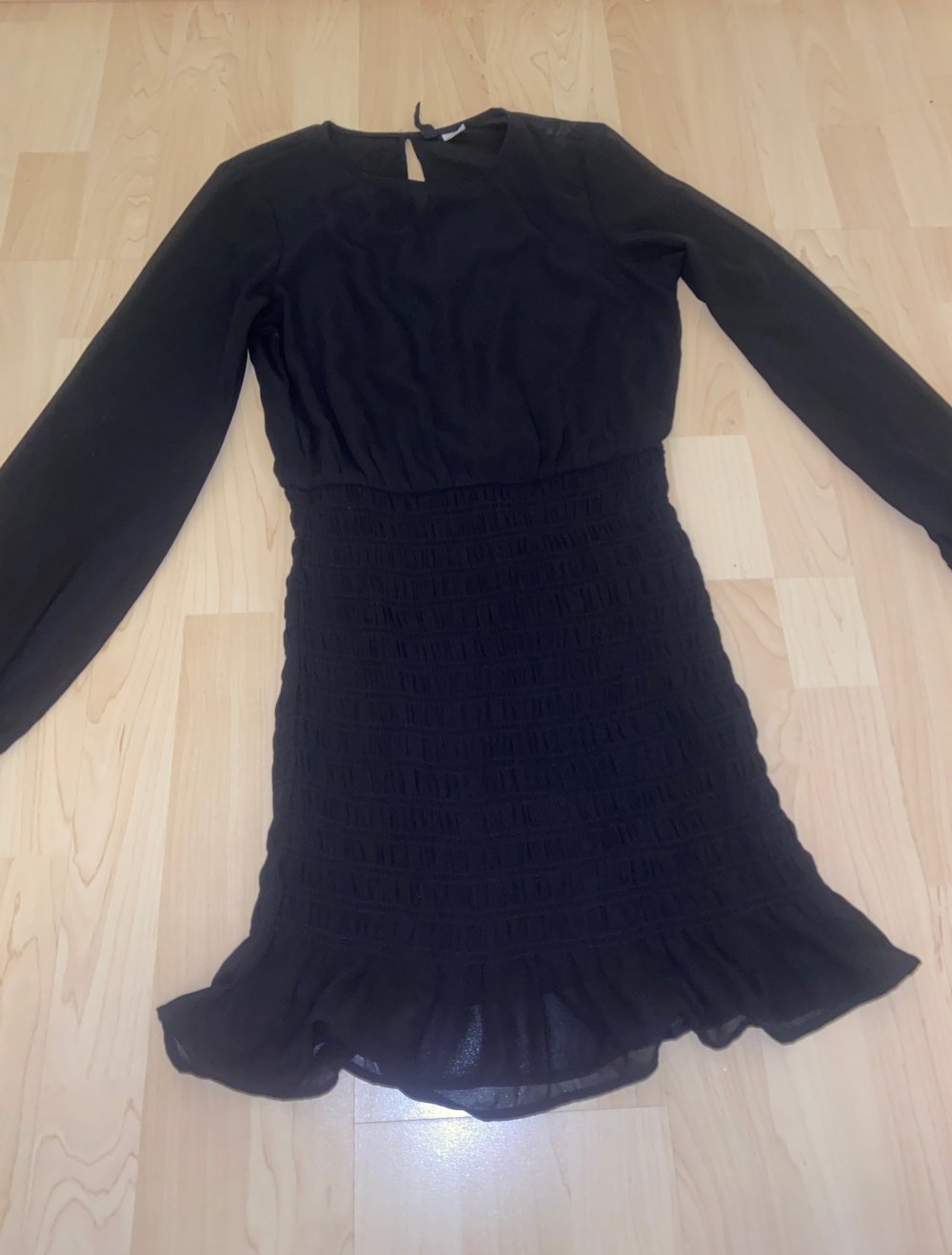 schwarzes langarm Kleid
