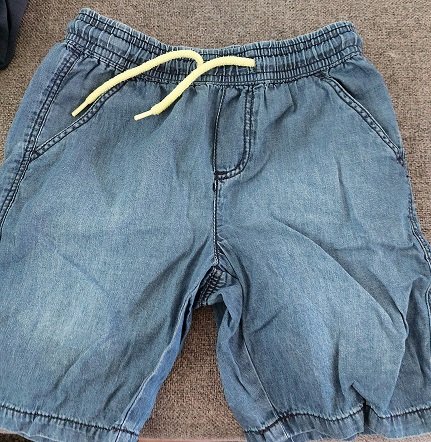 3 Kurze dünne jeans Hose Grösse 110/116