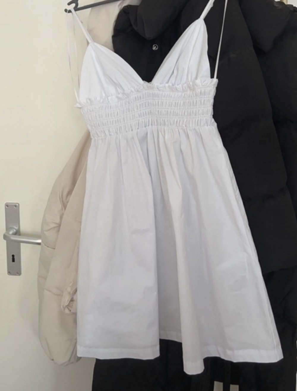weißes Kleid