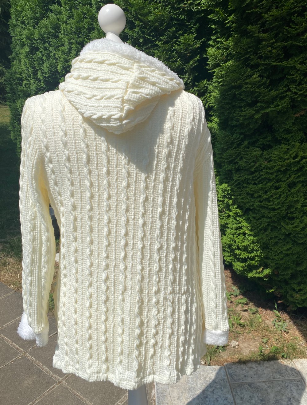 Leichte Strickjacke mit Fell, L