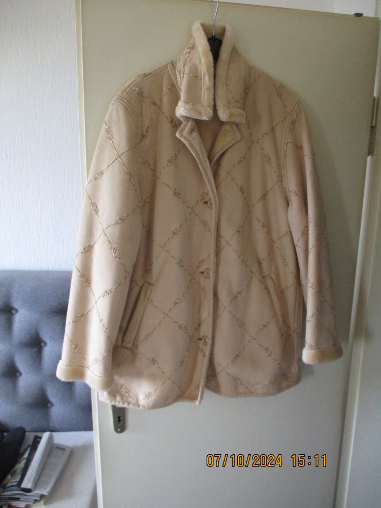 beige Winterjacke Größe 42