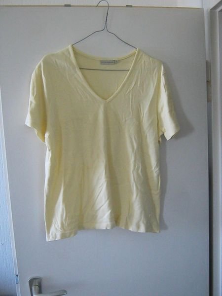 gelbes T-Shirt