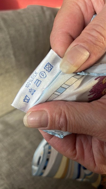 blau/weißes Seidentuch