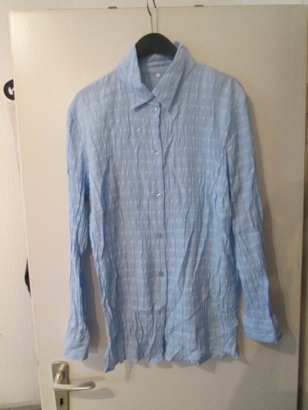 hellblaue Bluse