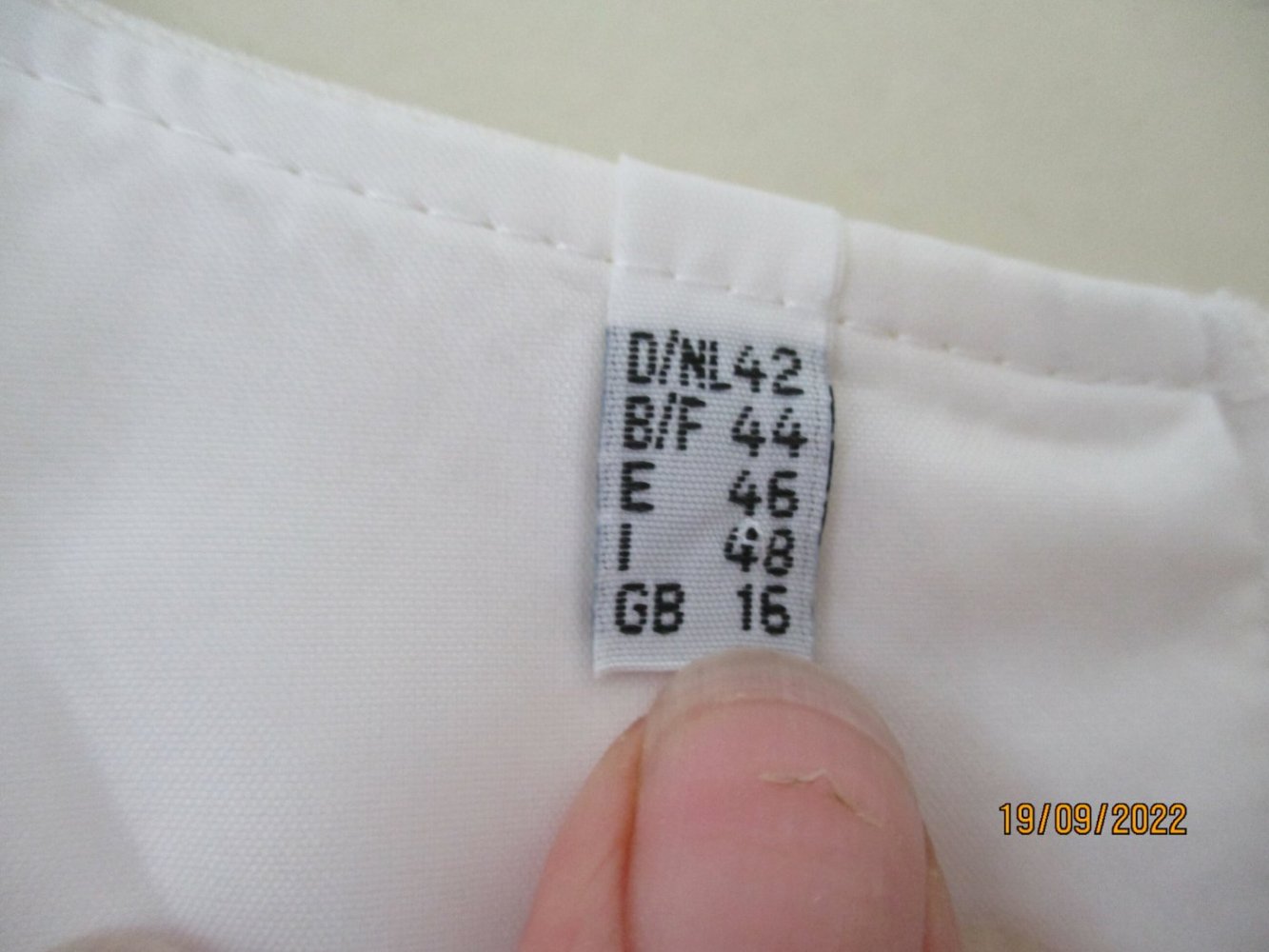 weißes Kleid