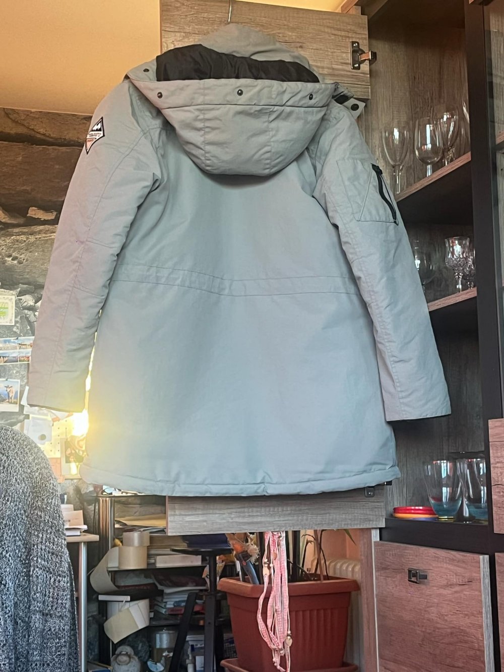 hellgraue Winterjacke mit Kapuze Größe M / superwarm