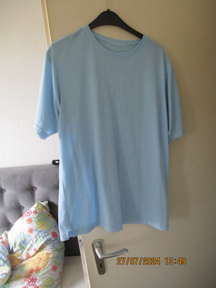 hellblaues Viskose-Shirt Größe 44
