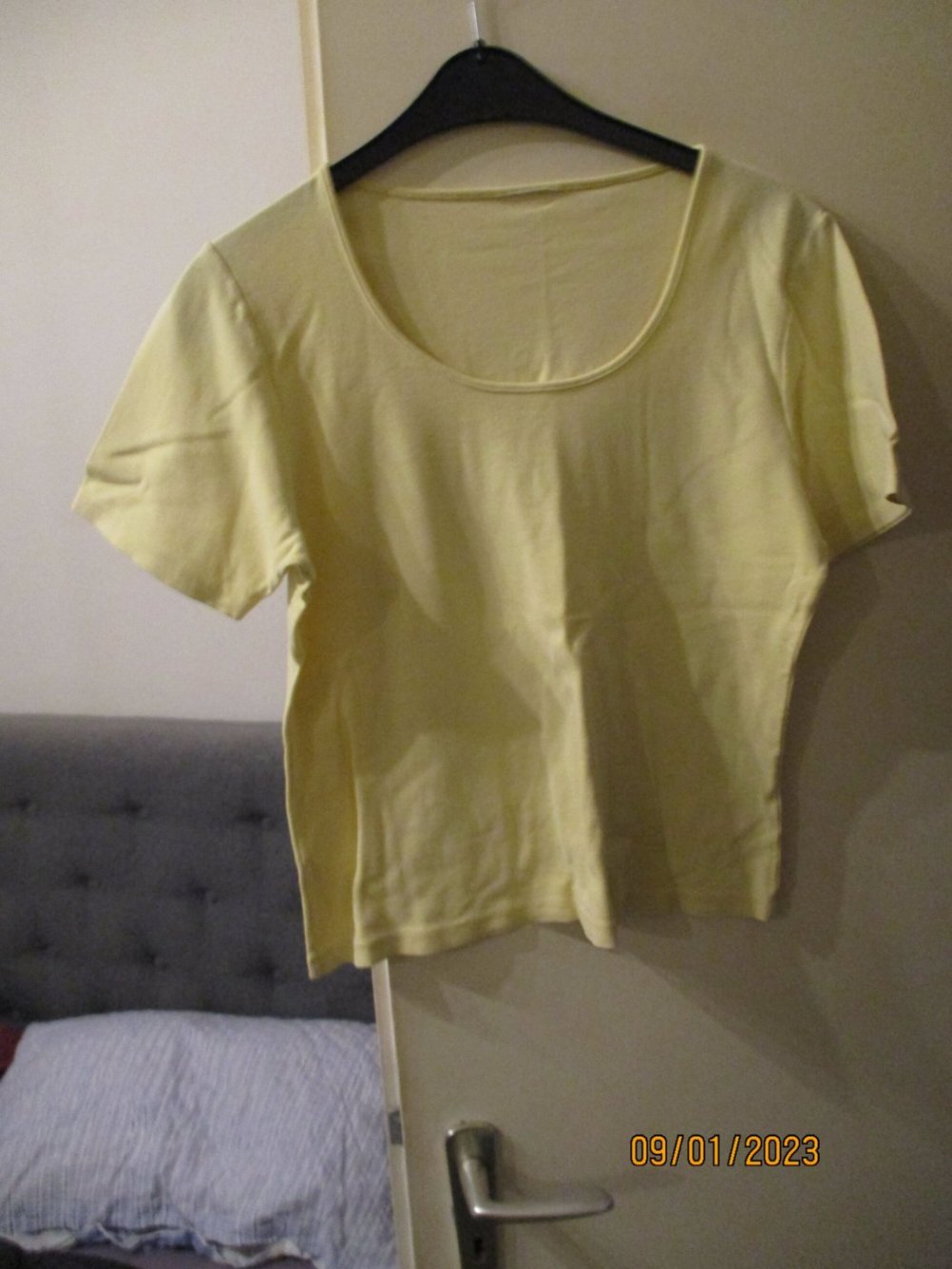 gelbes T-Shirt