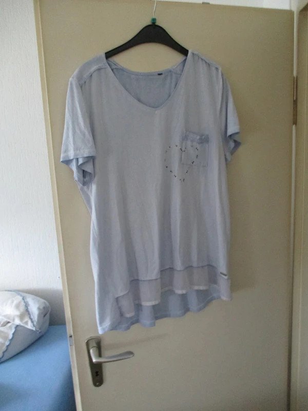 hellblaues T-Shirt Größe 44