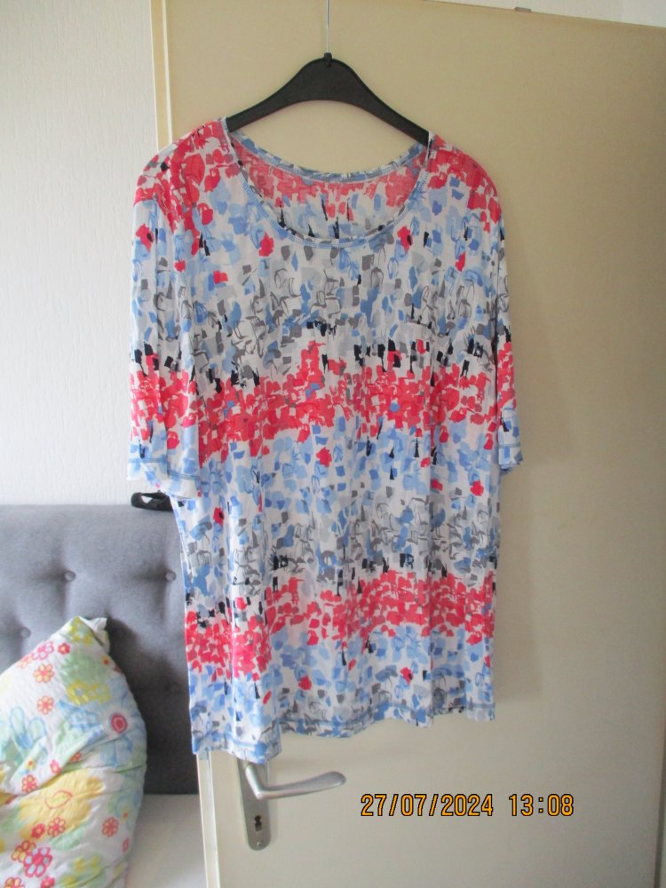 blau/rotes T-Shirt Größe 48