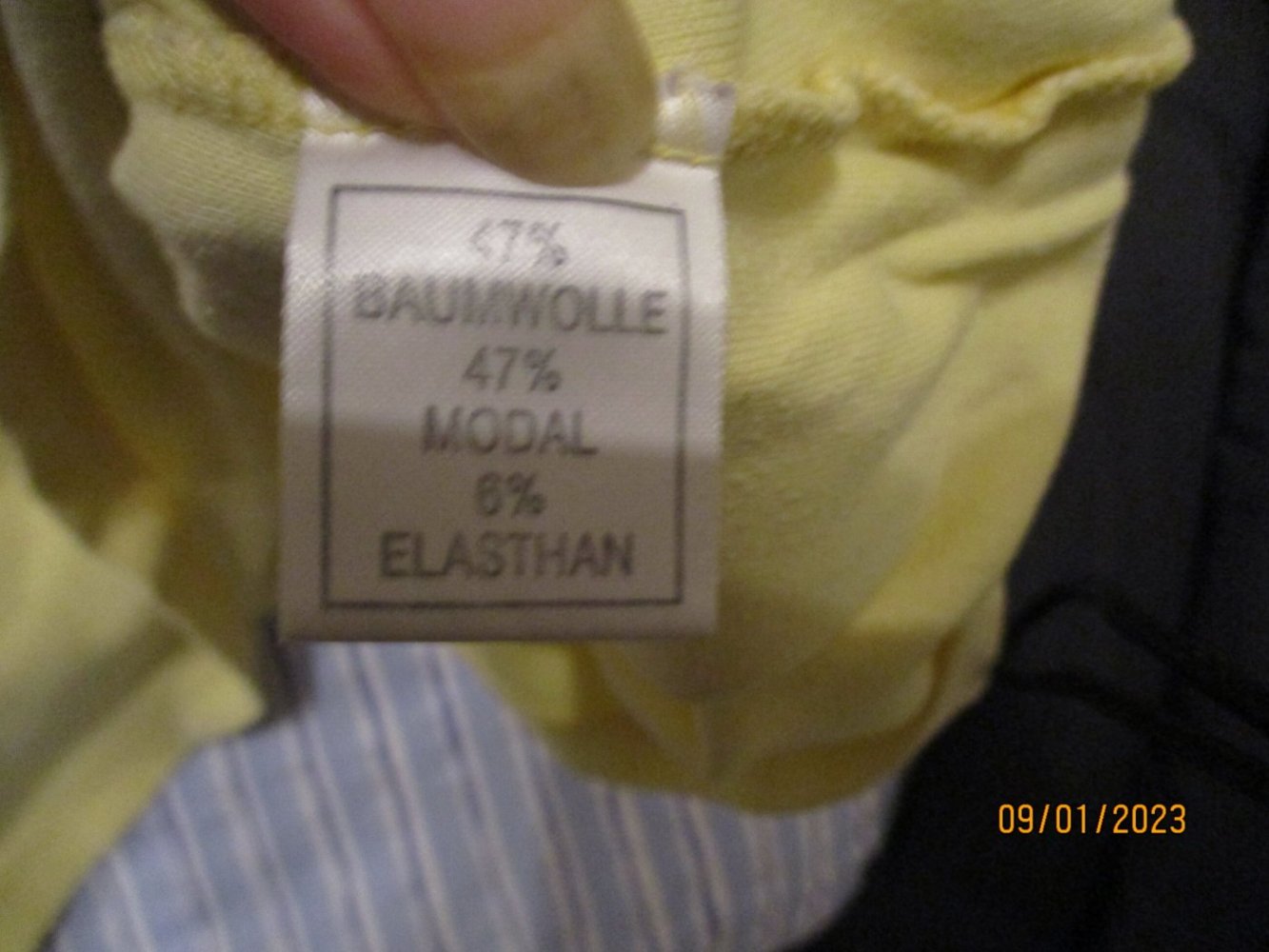 gelbes T-Shirt