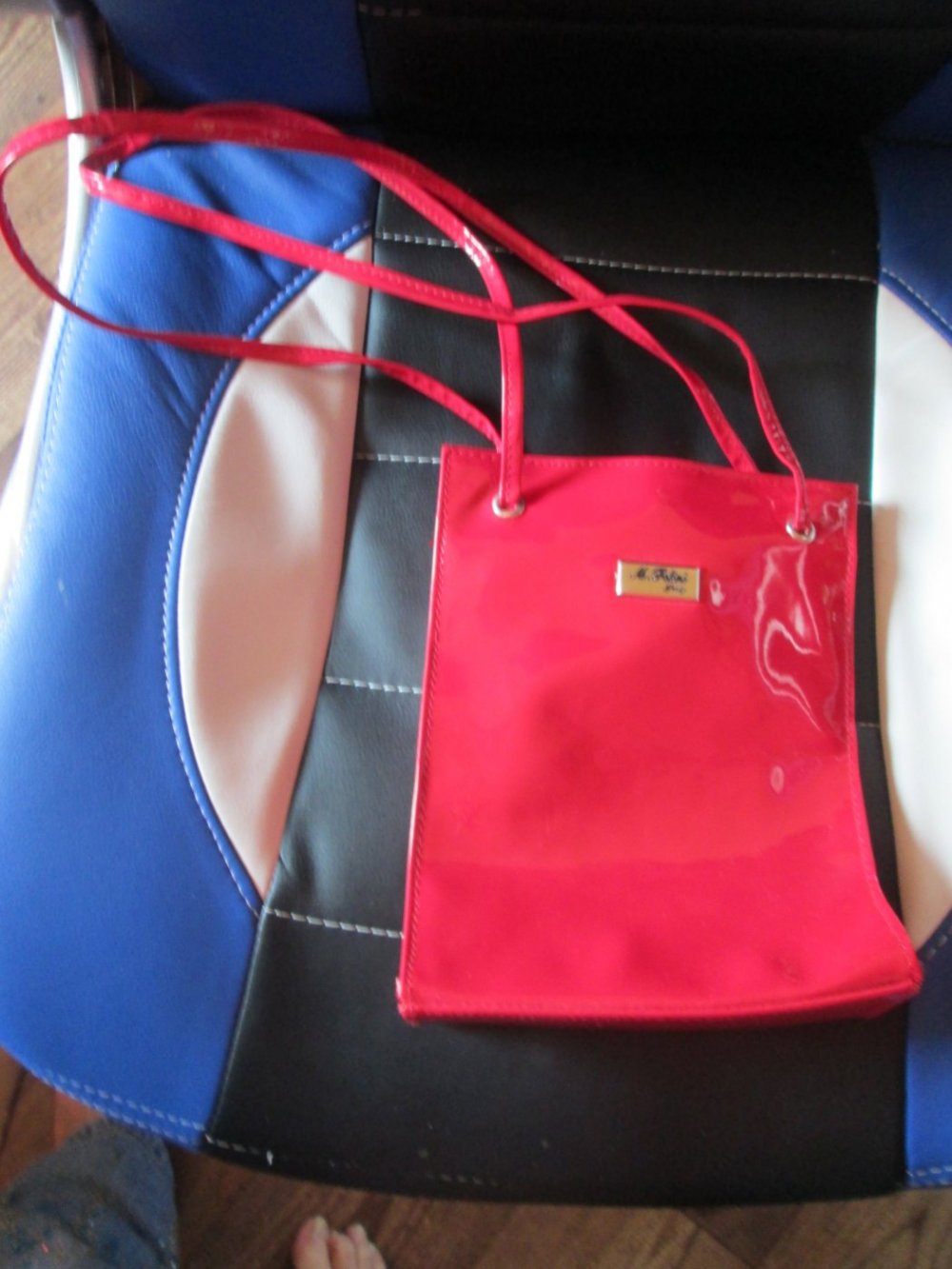 rote Lacktasche