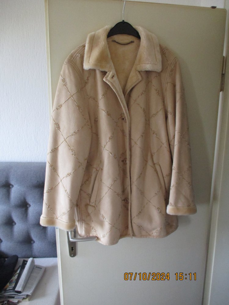 beige Winterjacke Größe 42