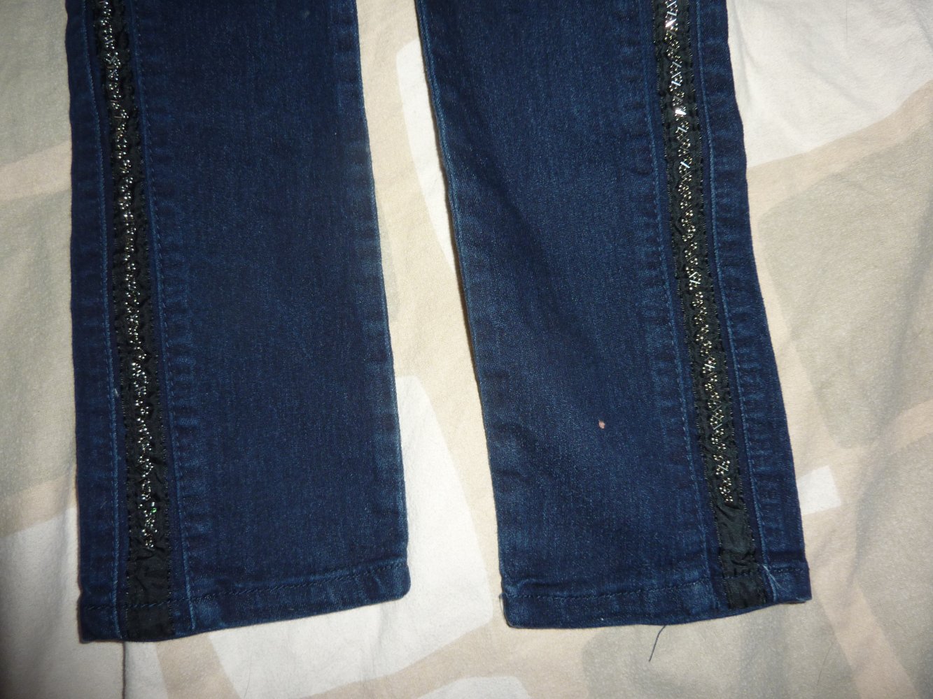 Damen Jeans 40 M dunkel blau Slim Röhre Röhrenjeans mit Perlen