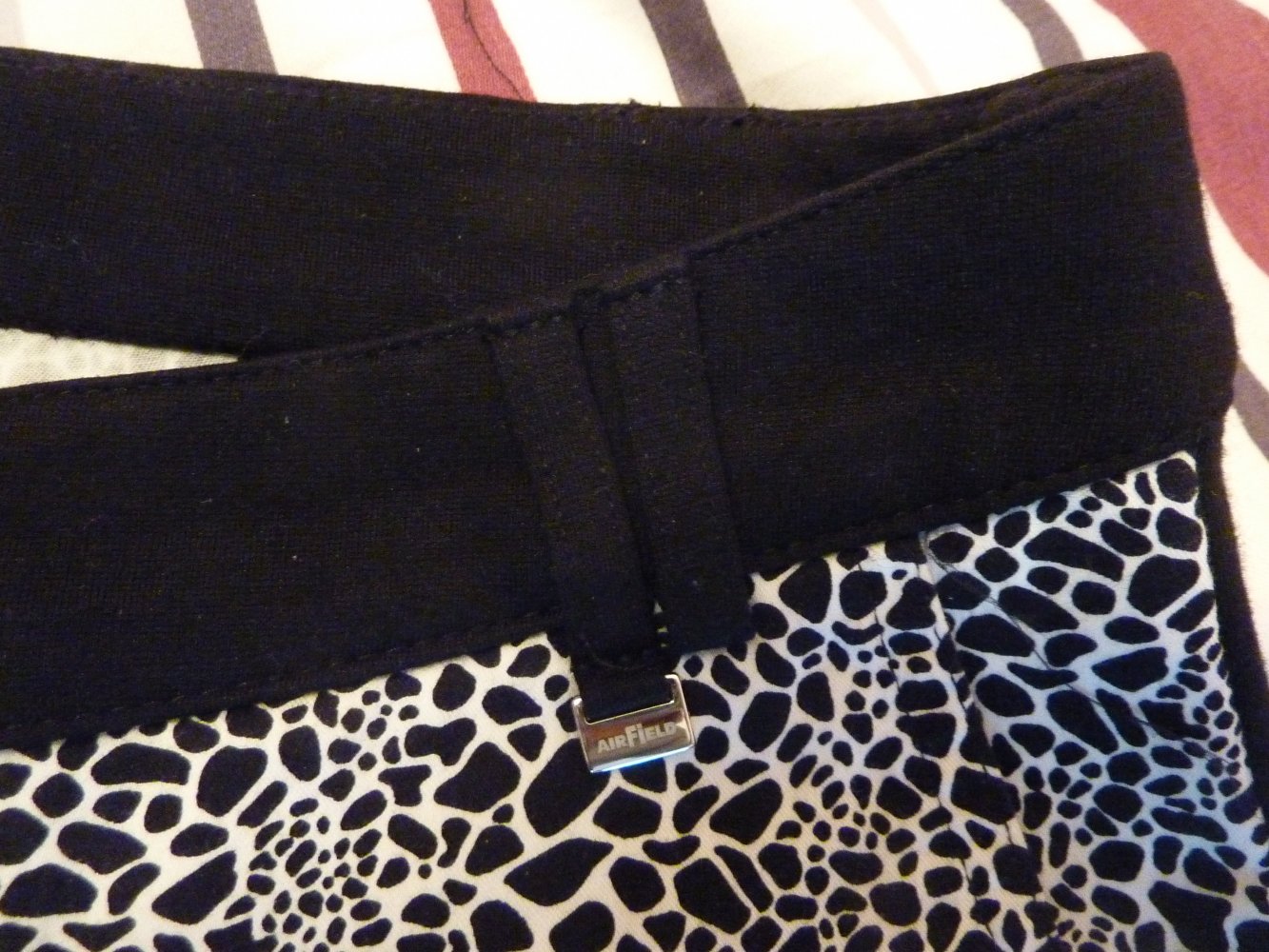 Damen Hose 38 S AirField schwarz weiß Animal Muster Stoffhose