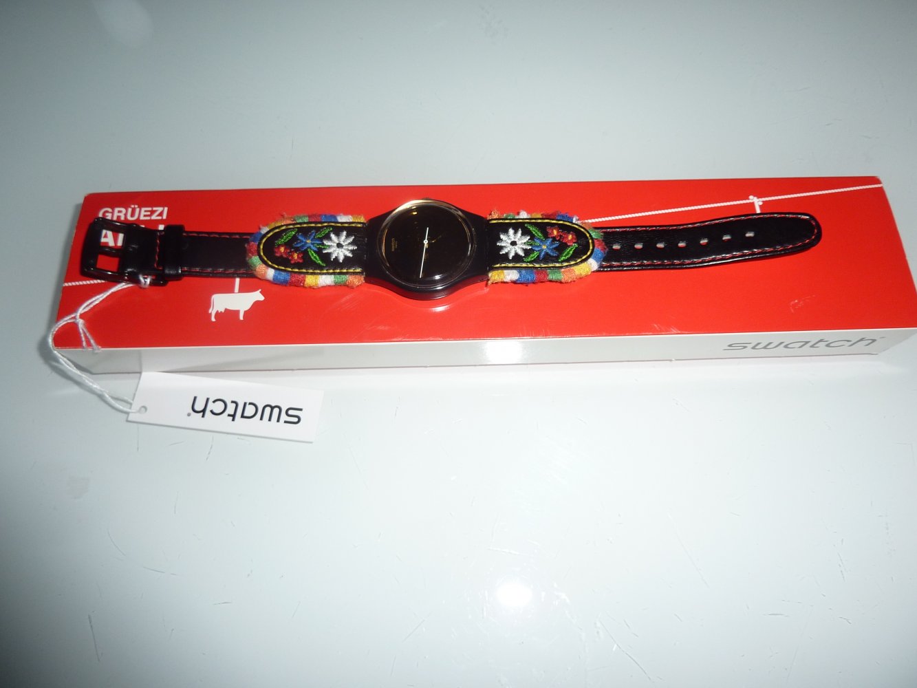 NEU swatch Damen Uhr grüetzi all Damenuhr Lederarmband NEU