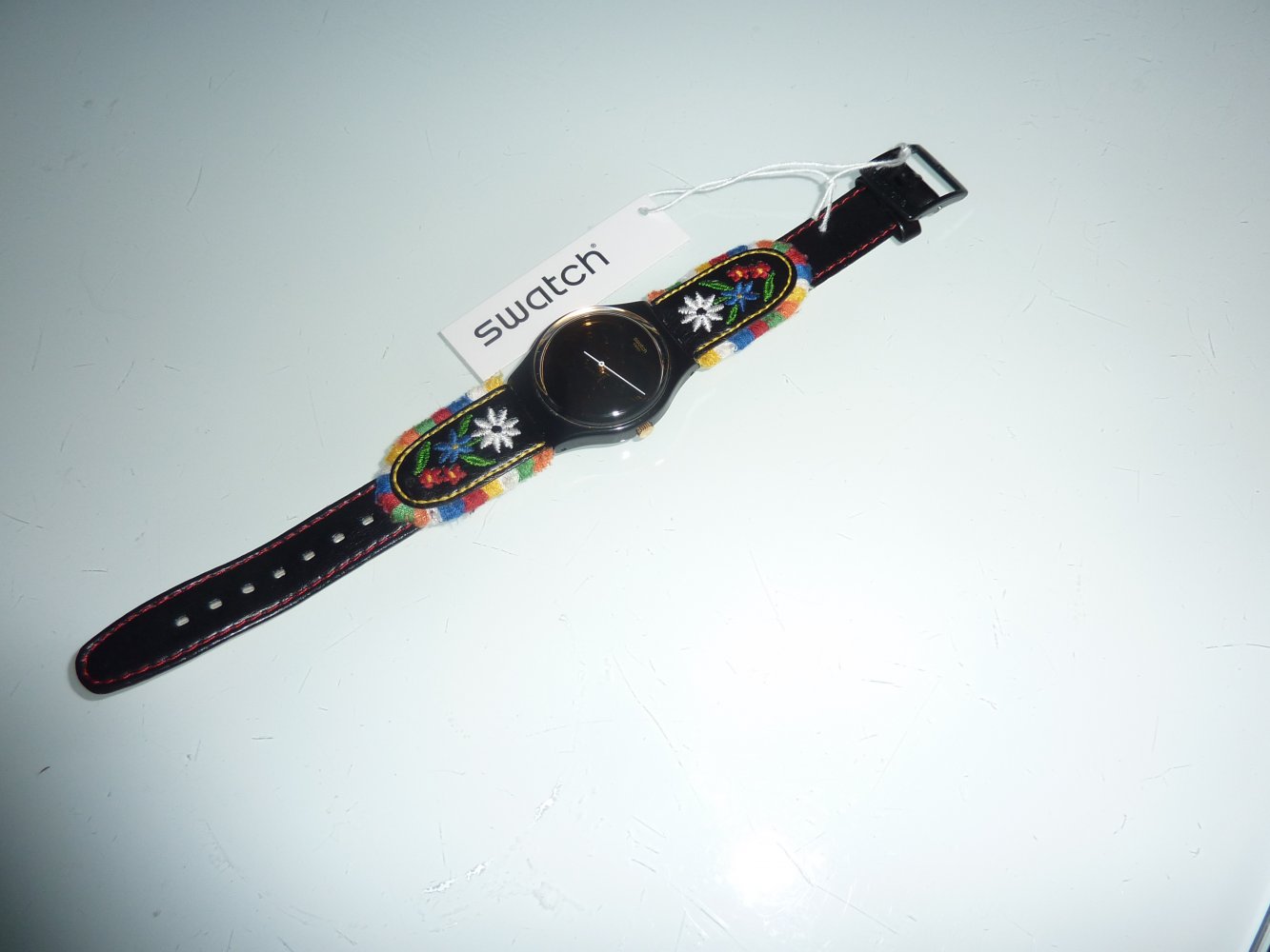 NEU swatch Damen Uhr grüetzi all Damenuhr Lederarmband NEU