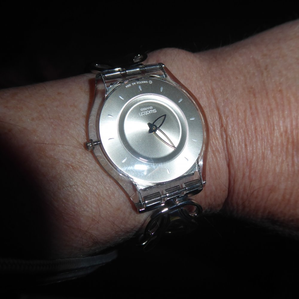 Damen Swatch Uhr Damenuhr filigran flach silber Armbanduhr