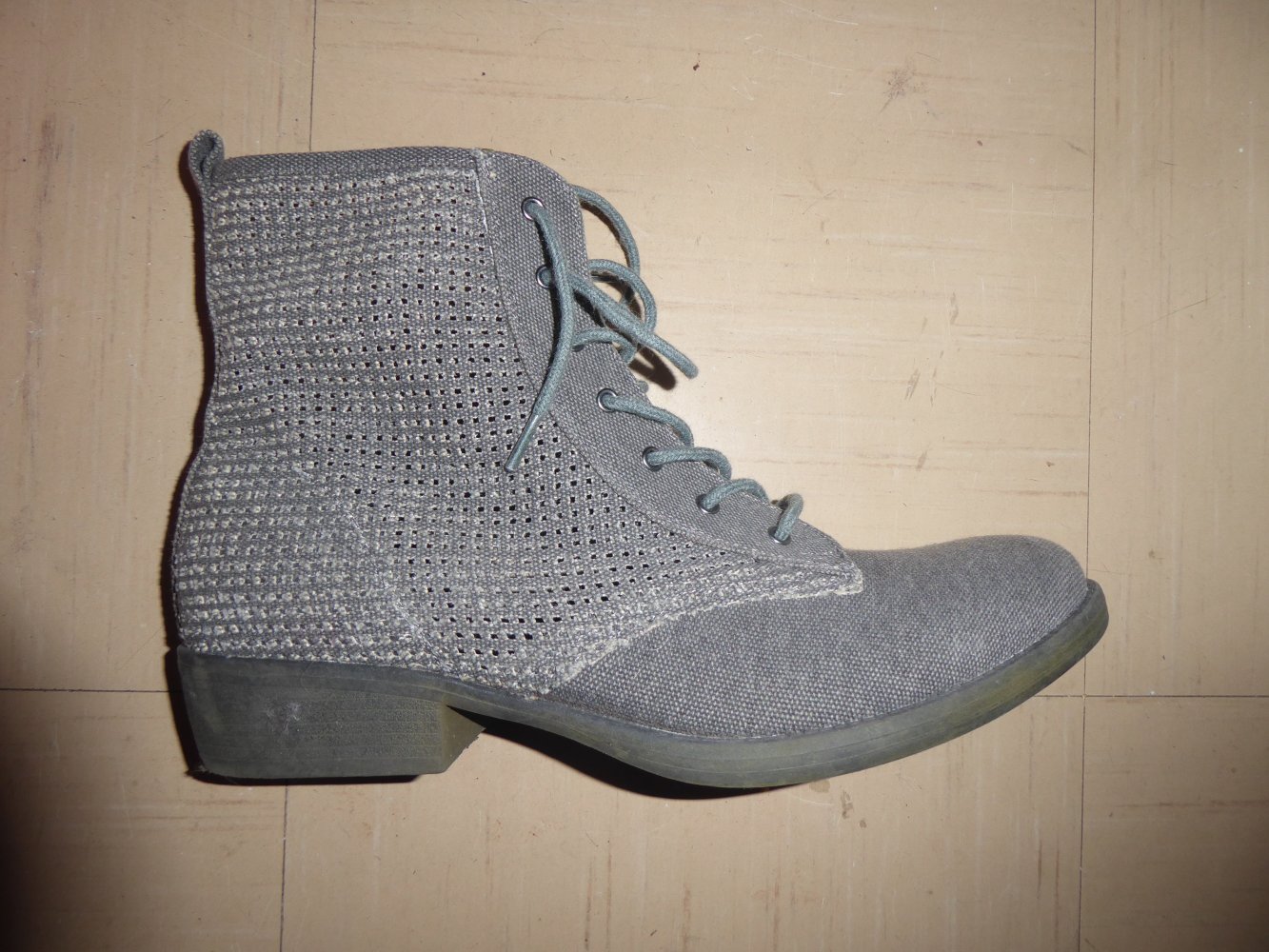 Damen Stiefelette Gr. 42 grau Boots wie NEU Textil Stiefel Schuhe perforiert