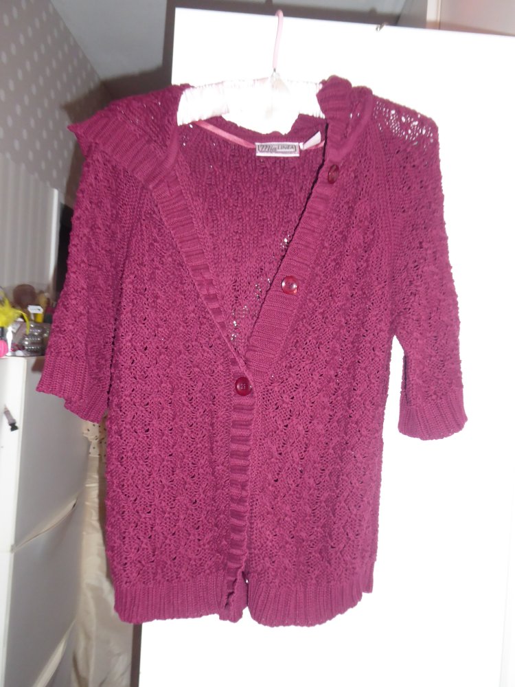 Strickjacke Strickweste kurzarm Gr. 36 38 bordeaux weinrot Jacke Cardigan Kapuze