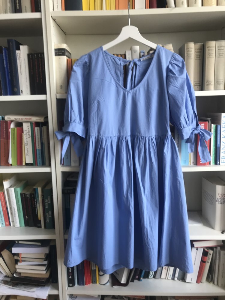 hellblaues neues Sommerkleid von Love Copenhagen 