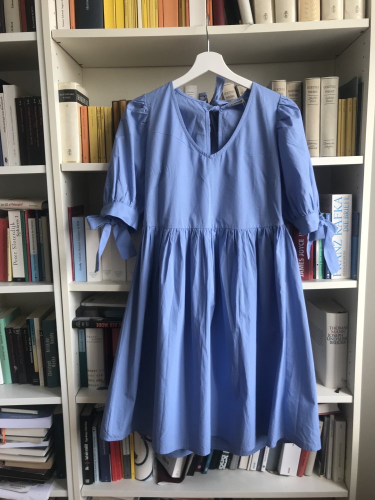hellblaues neues Sommerkleid von Love Copenhagen 