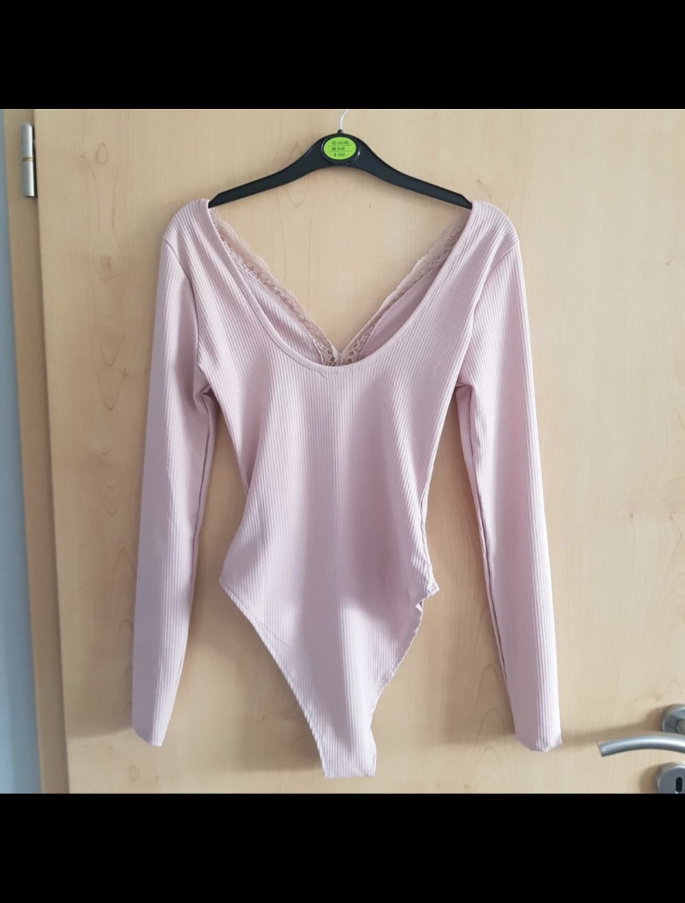 Body mit Ausschnitt