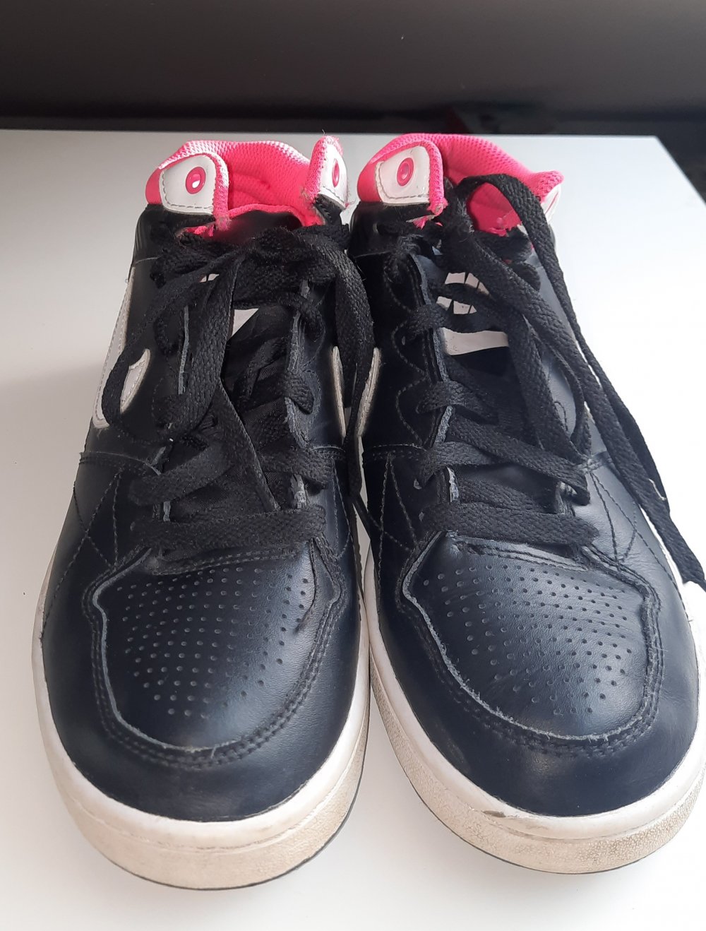 pink schwarze Nike Schuhe