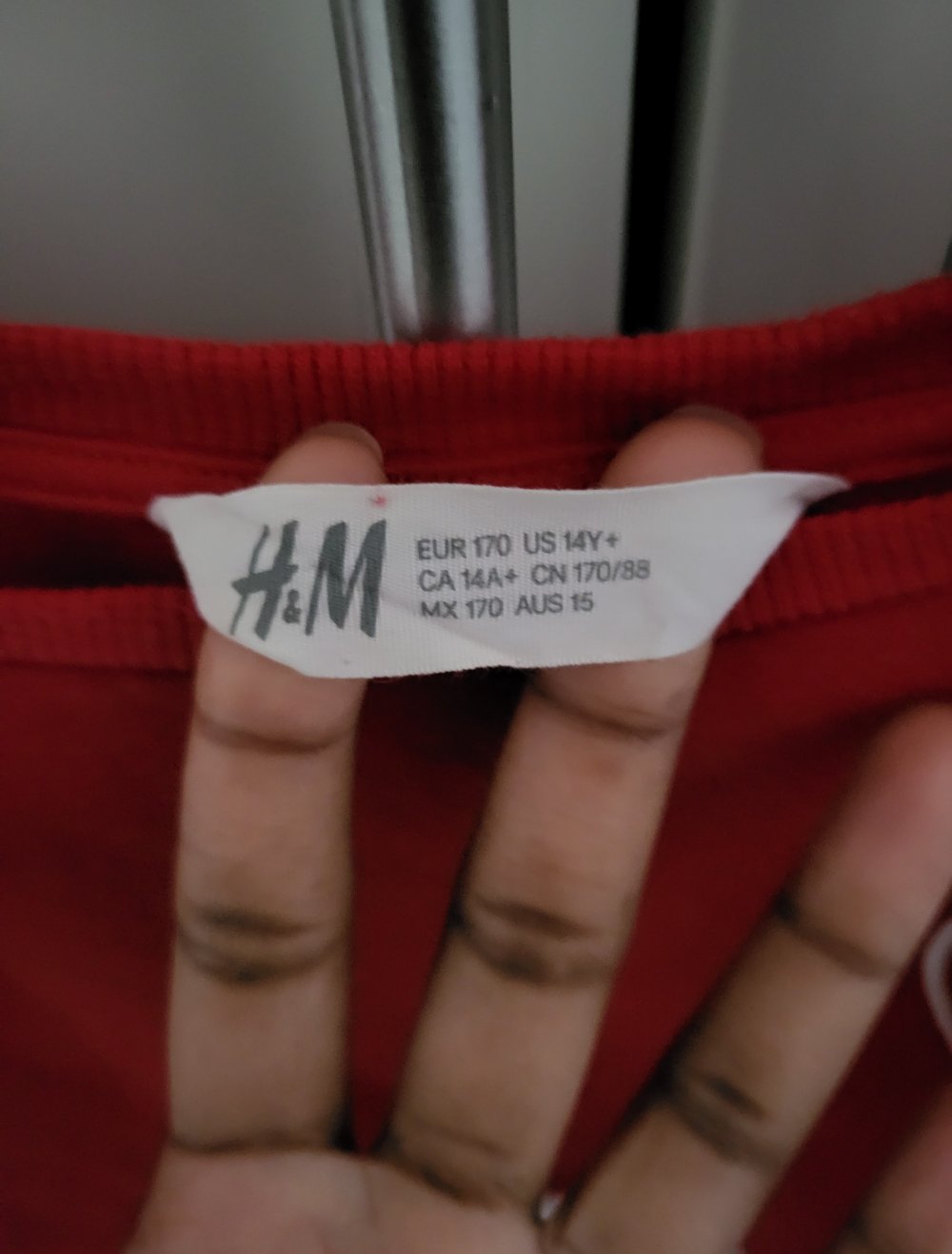 dunkelroter H&M Pullover