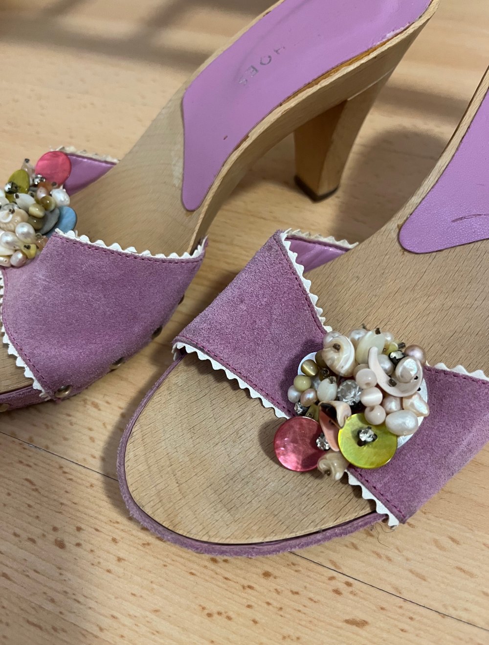hohe Schuhe mit Perlen strasssteine