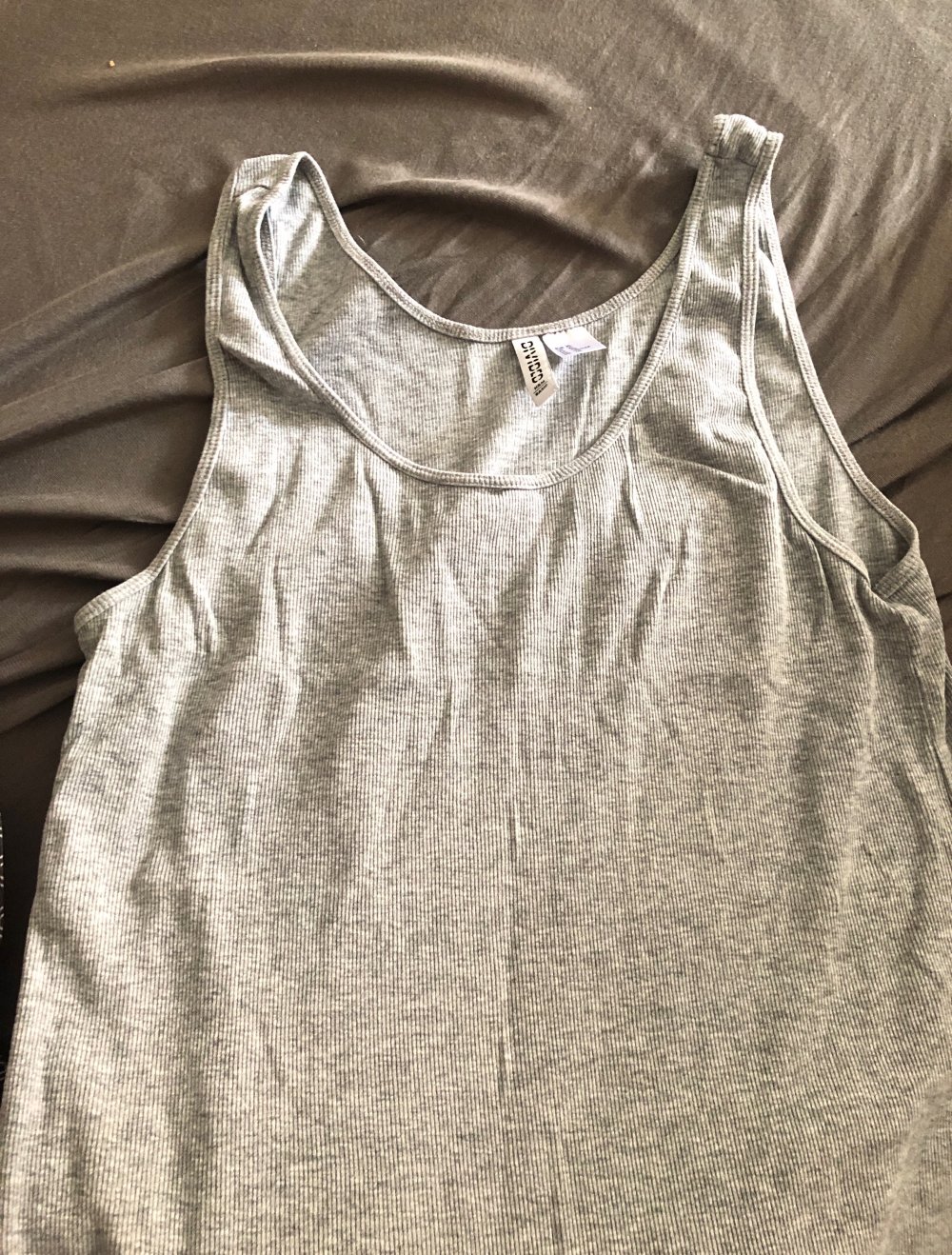 graues Kleid