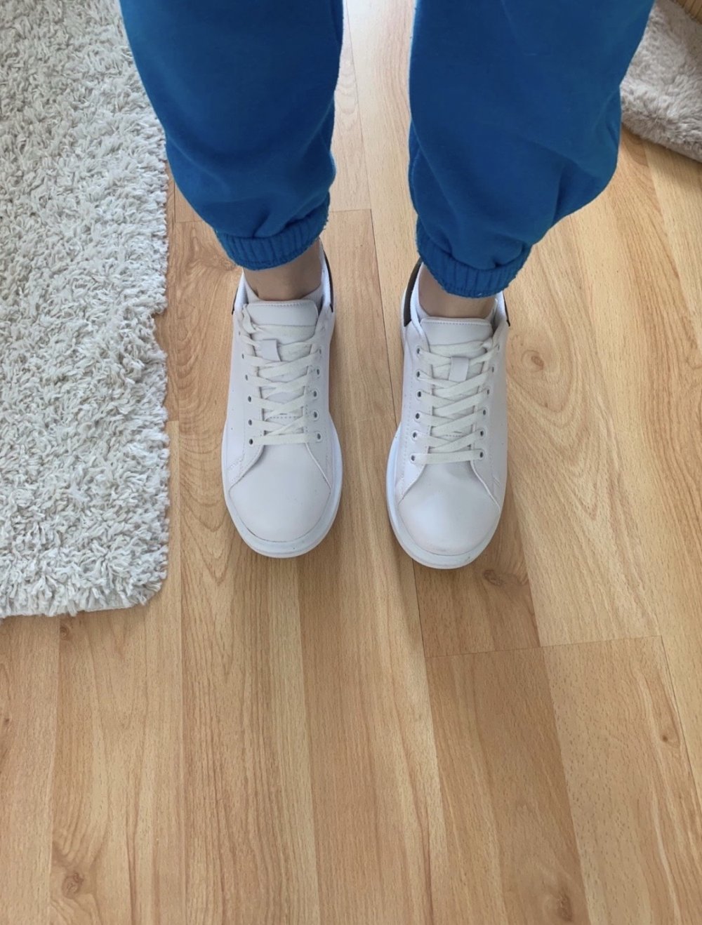 Sneaker