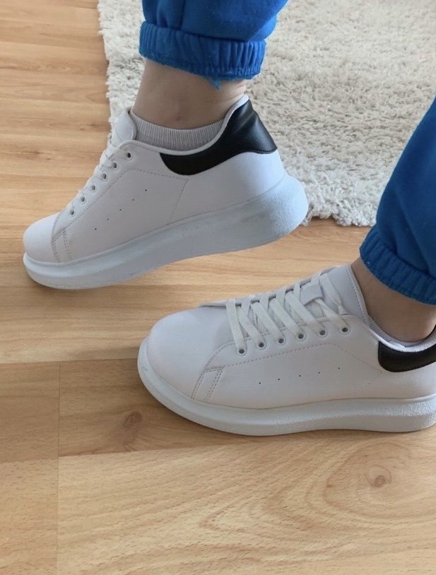 Sneaker