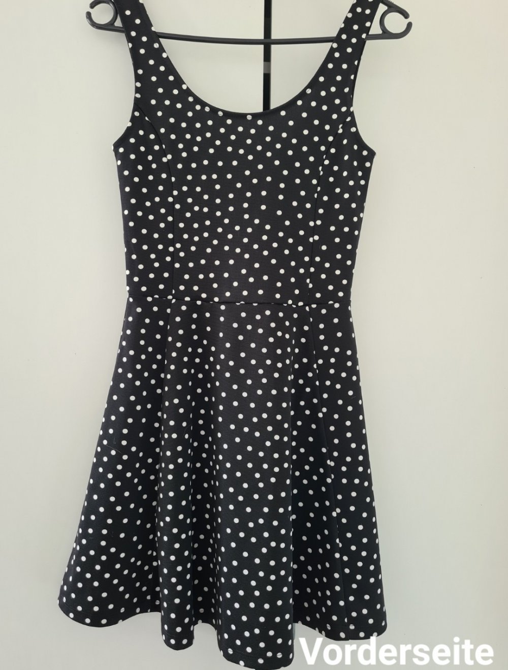 Kleid (gepunktet)