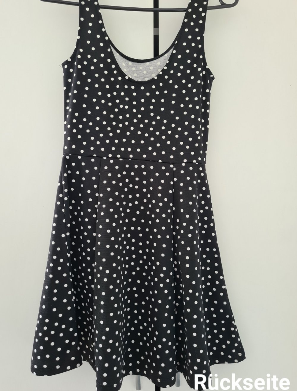 Kleid (gepunktet)