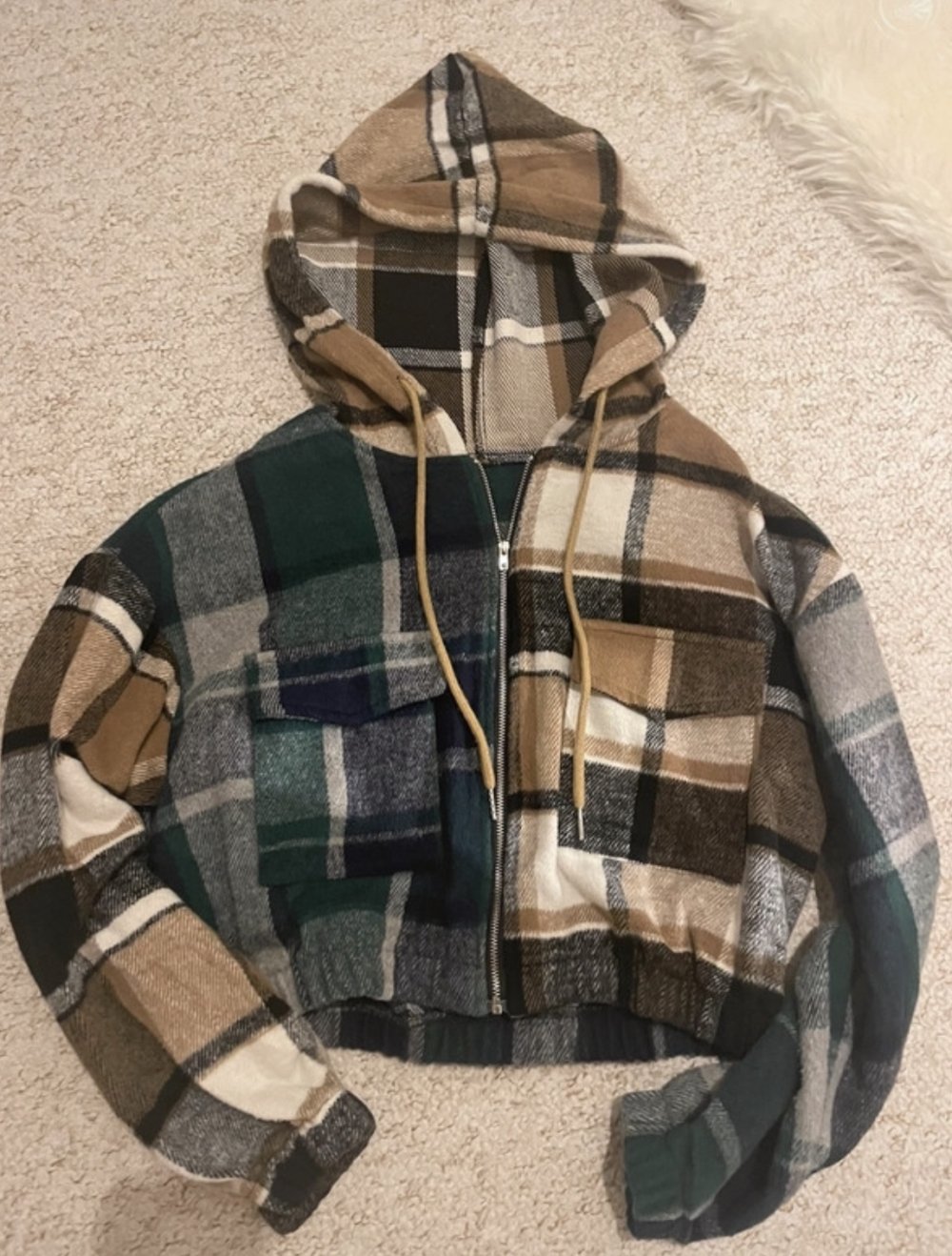 dünne karrierte Strickjacke