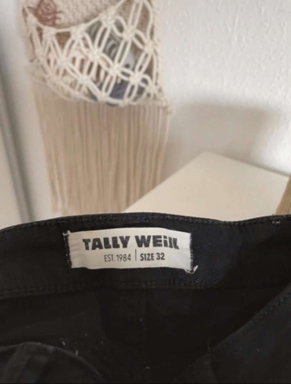 schwarze Jeans Hose mit Löchern