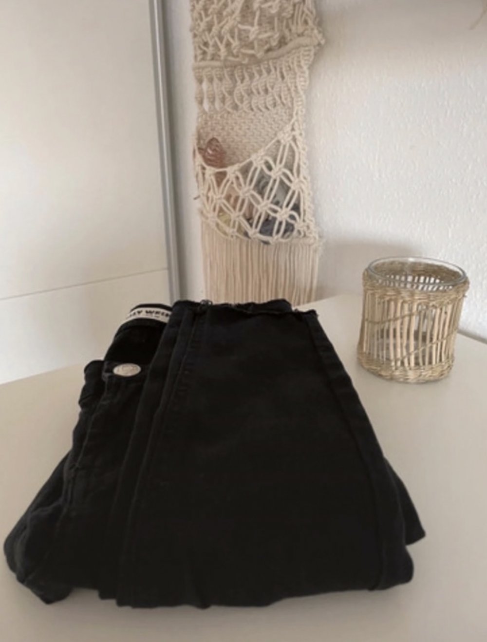 schwarze Jeans Hose mit Löchern