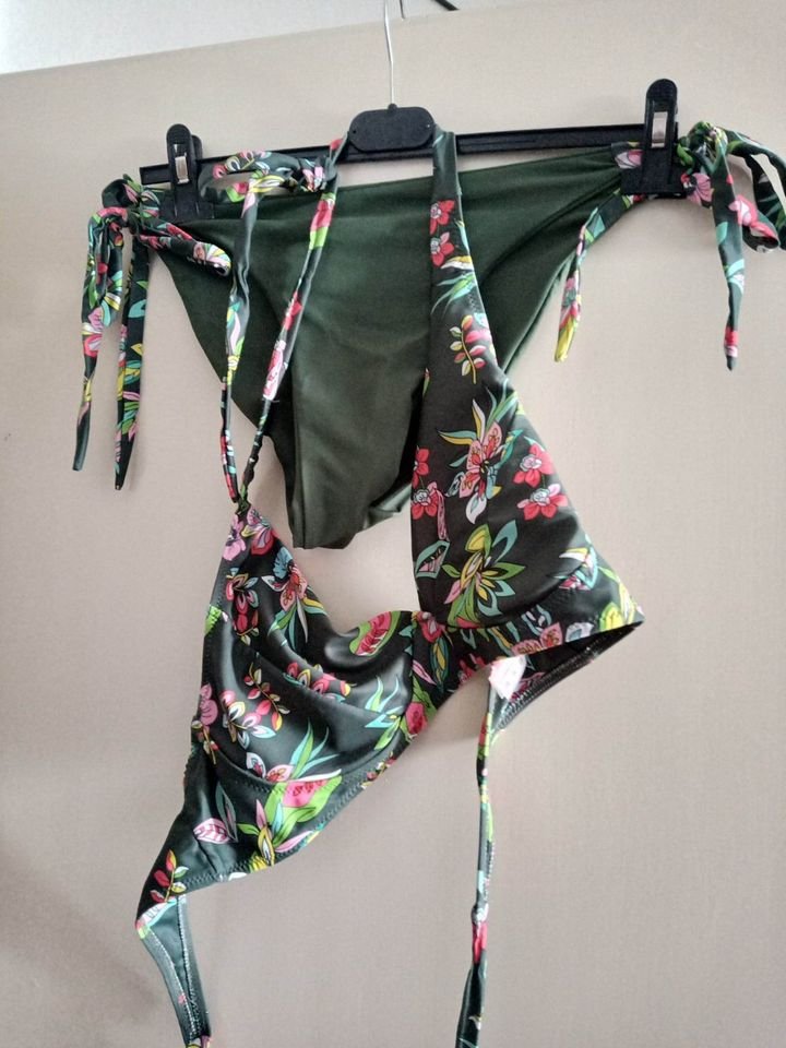 Zwei Bikinis