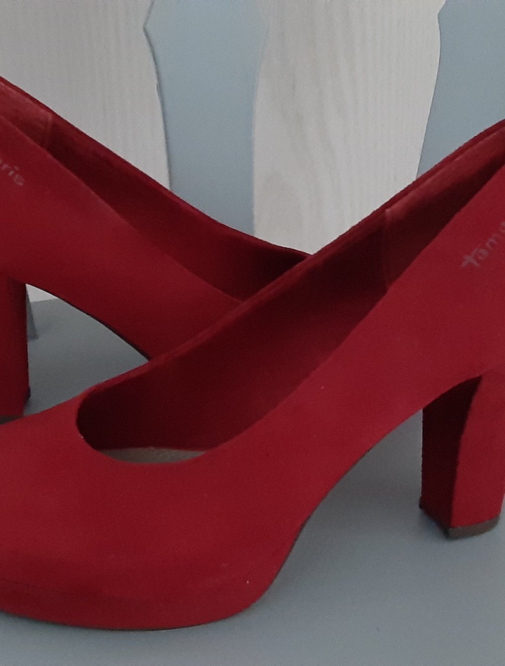 weinrote Pumps von Tamaris