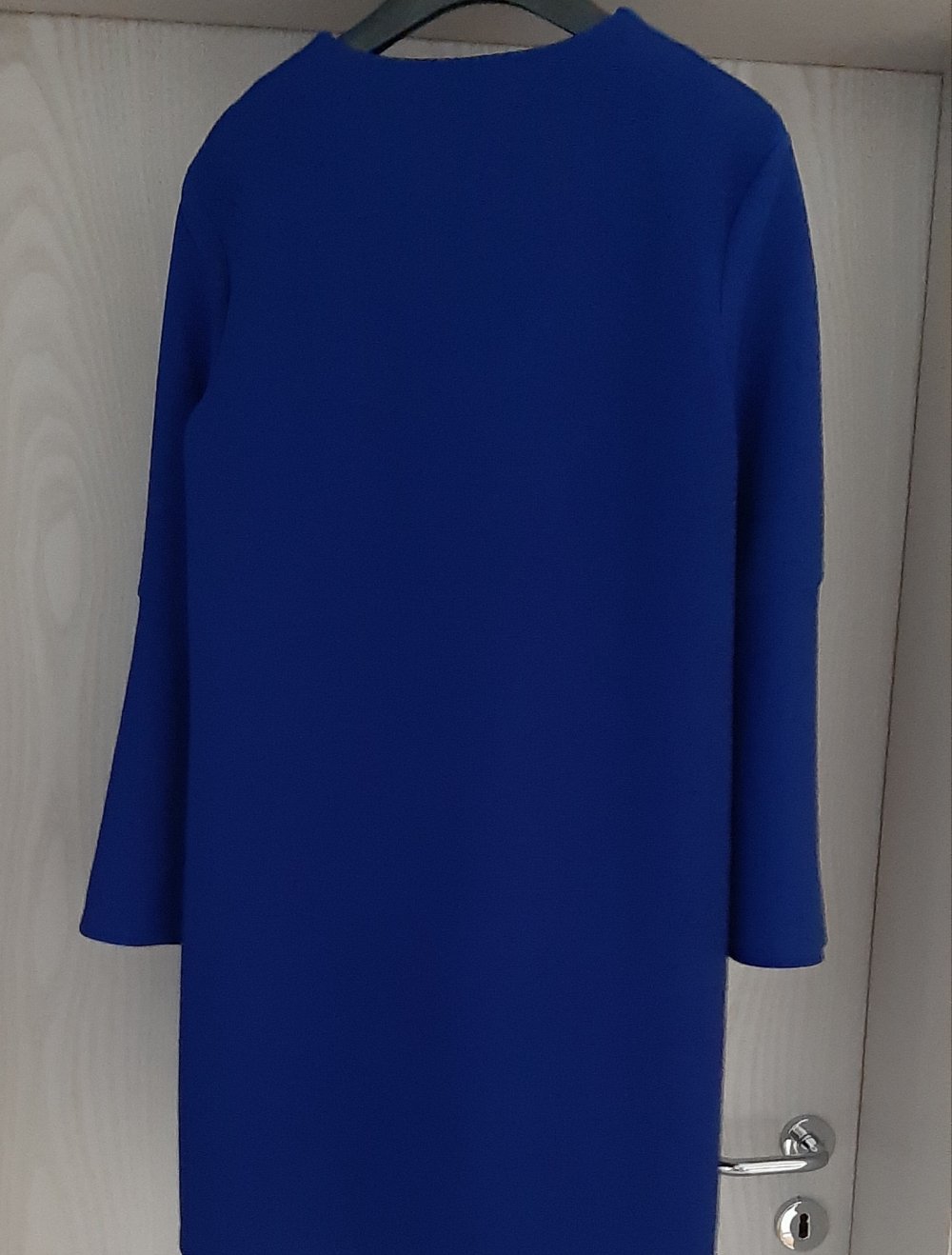 kobaltblaues Kleid von Mango