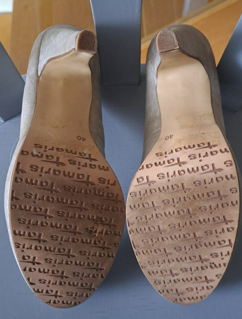 grau-goldene Pumps von Tamaris