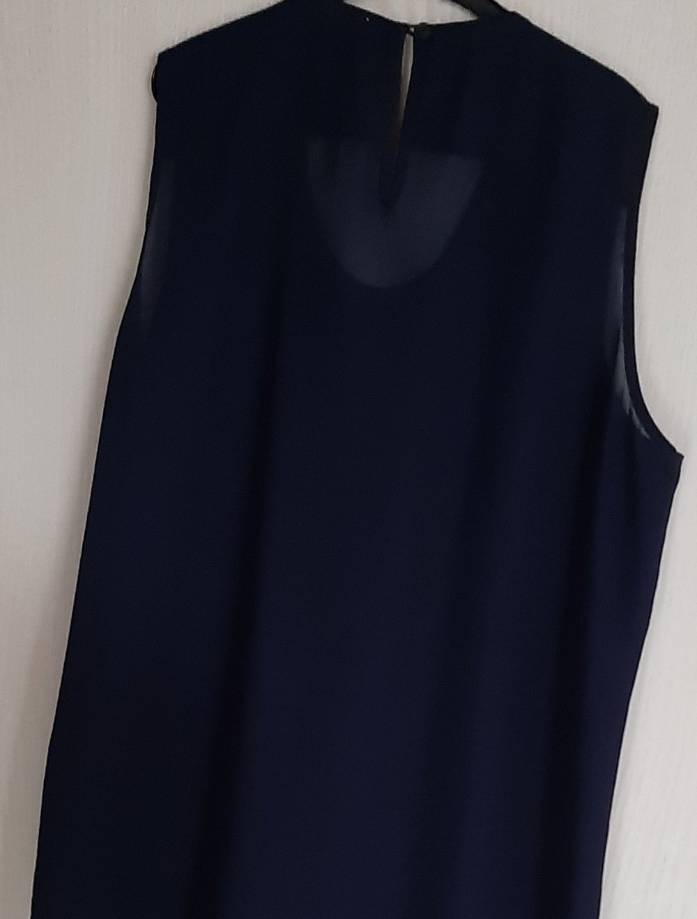 dunkelblaue ärmellose Bluse von Rick Cardona New York