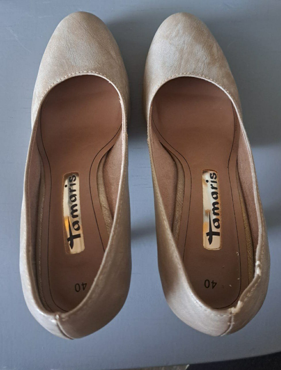 grau-goldene Pumps von Tamaris