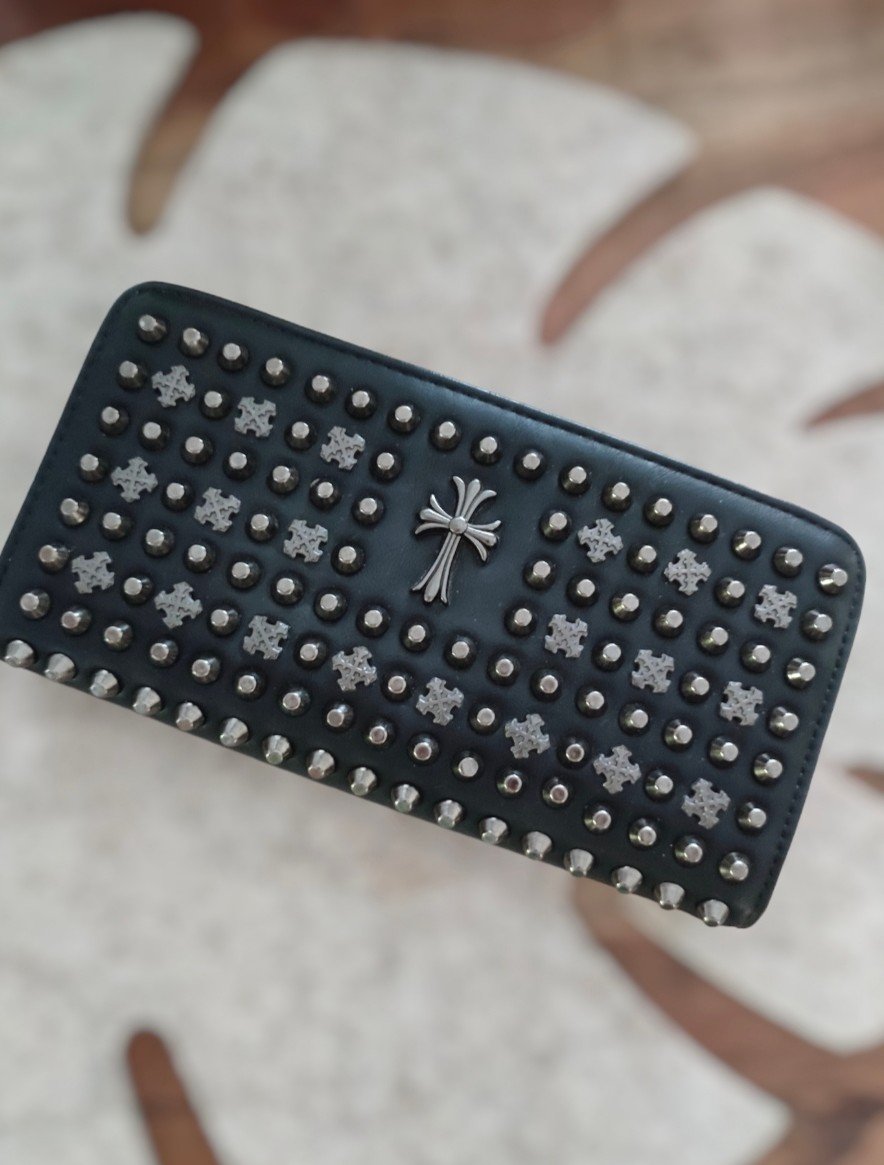 Portemonnaie mit Kreuz-Applikationen